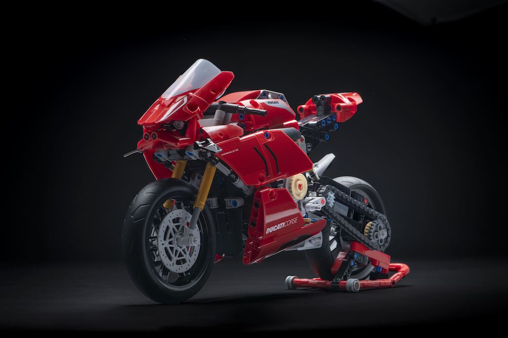 Excitement and fun with the Ducati Panigale V4 R LEGO® Technic™