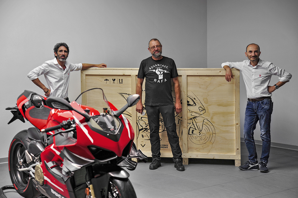 Superleggera V4 001/500 delivered at Borgo Panigale