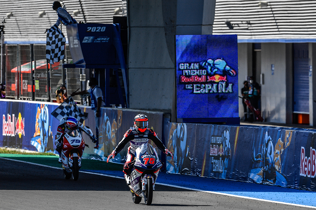 Arenas wins a classic Moto3 melee to the line