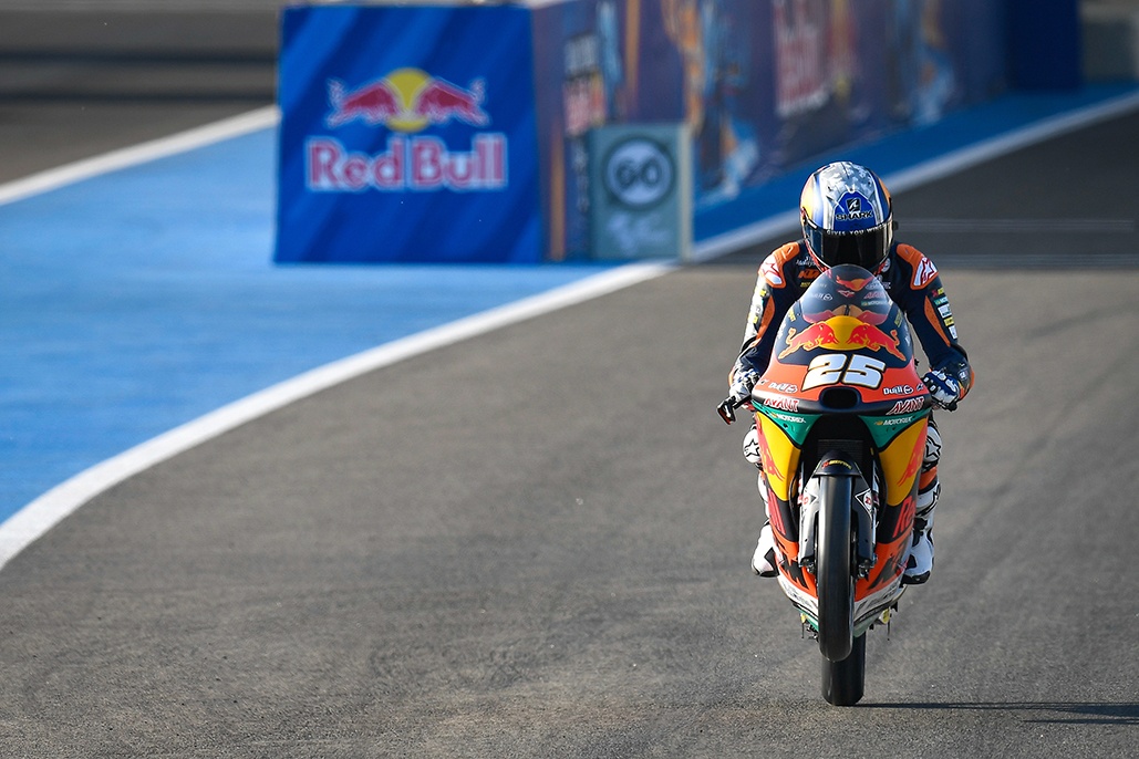 Fernandez fastest to take top honours on Friday