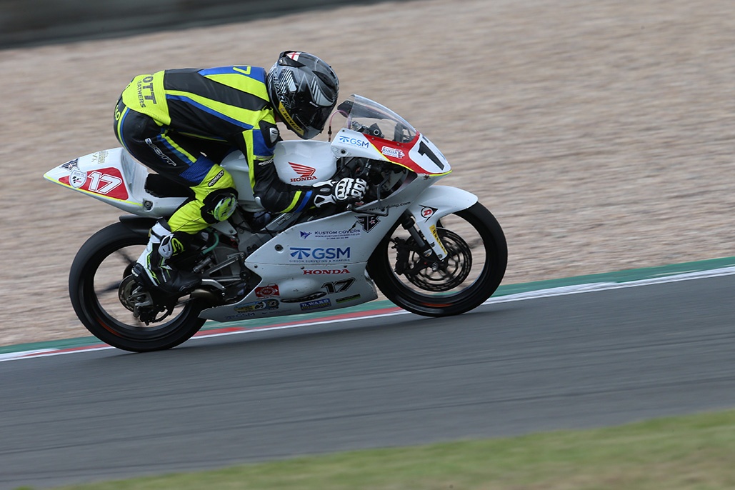 Bourne strikes back in a Race 2 duel at Donington