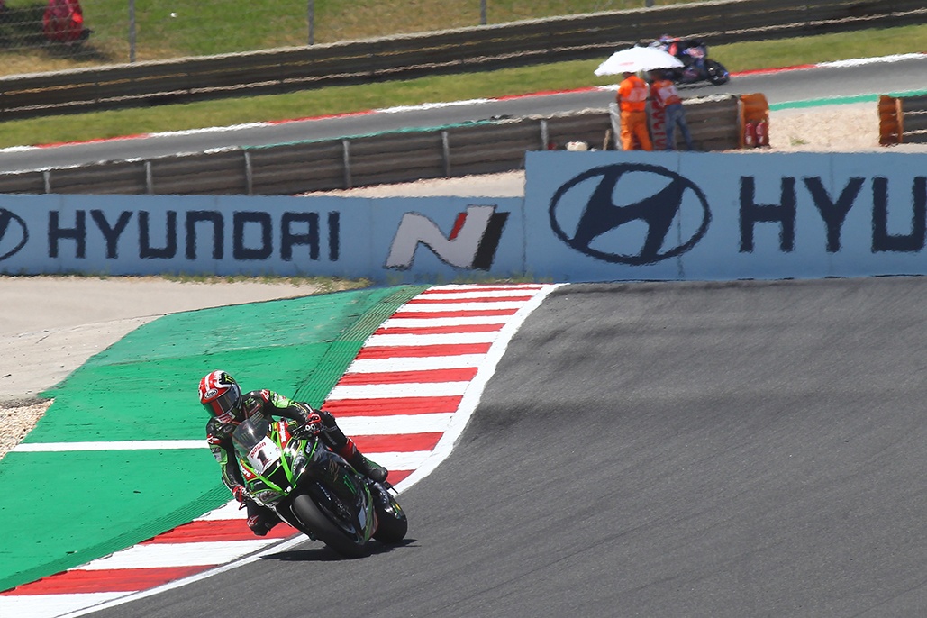 Rea claims Championship lead with Race 2 victory