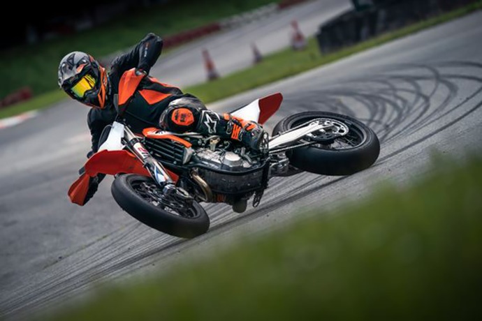 Ktm 450 Smr Roars To Racetracks Again