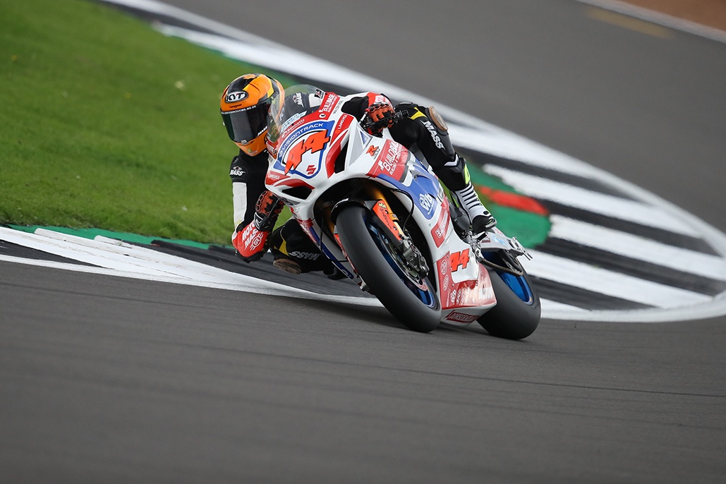 Rapid Rea leads the way at Silverstone with just 0.7s covering the top 19