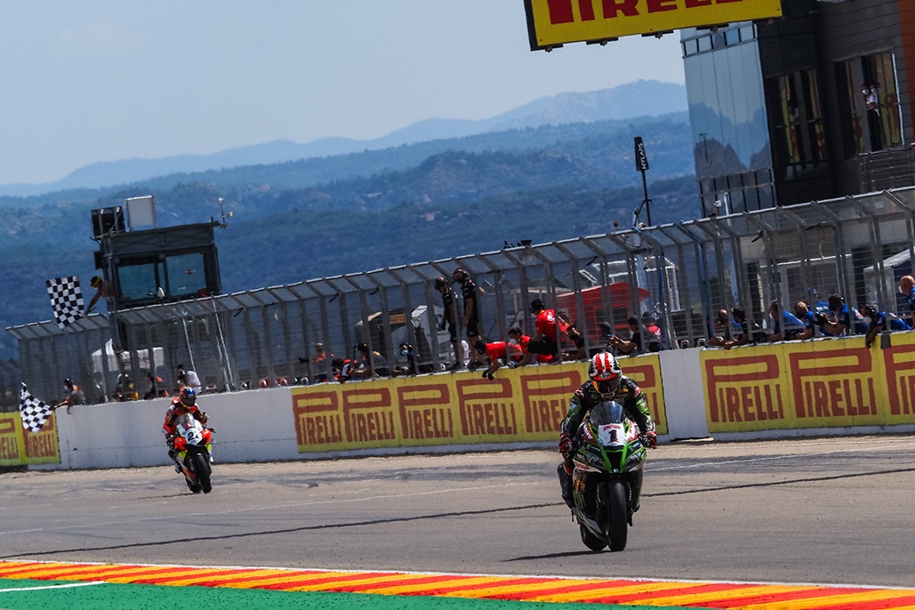 Rea battles Rinaldi to claim thrilling Teruel Race 2 win