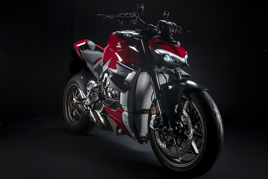 The Streetfighter V4 becomes even sportier with Ducati Performance accessories