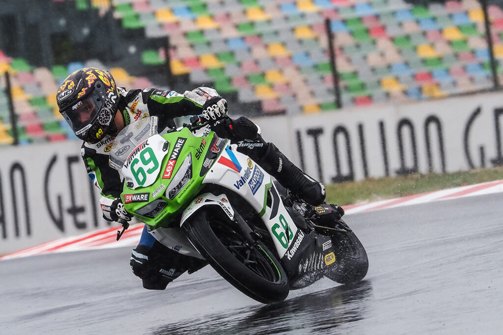 Booth-Amos tops WorldSSP300 timesheets after incident-packed Friday