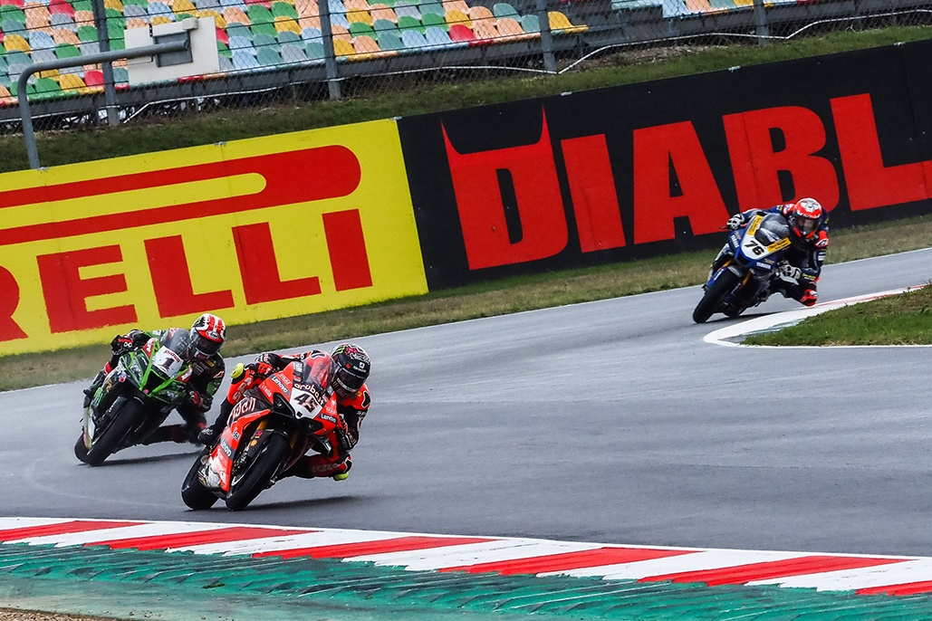 Redding victorious in Race 2 to keep title chances alive, Rea finishes fourth