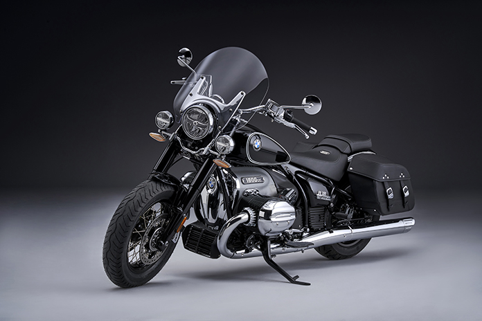 The New Bmw R 18 Classic And The New Bmw R 18 05