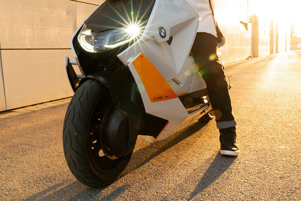 Bmw Motorrad Definition Ce 04- The New Style Of Urban Two-wheel Mobility.