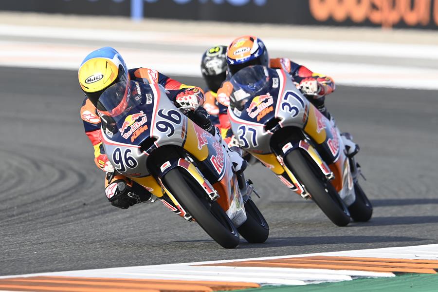 Holgado wins Valencia Race 2 – Acosta takes the Rookies Cup