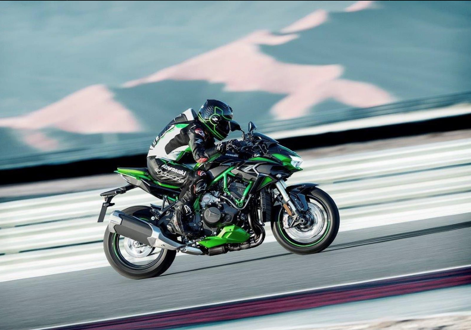 Kawasaki’s Supercharged Z H2 Se Blasts Into 2021