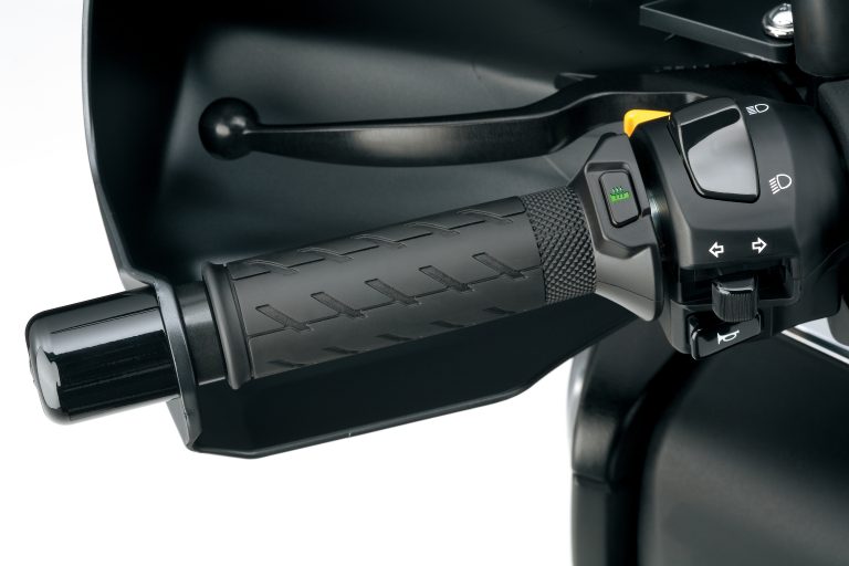 Stay warmer with Suzuki with 25% off heated grips