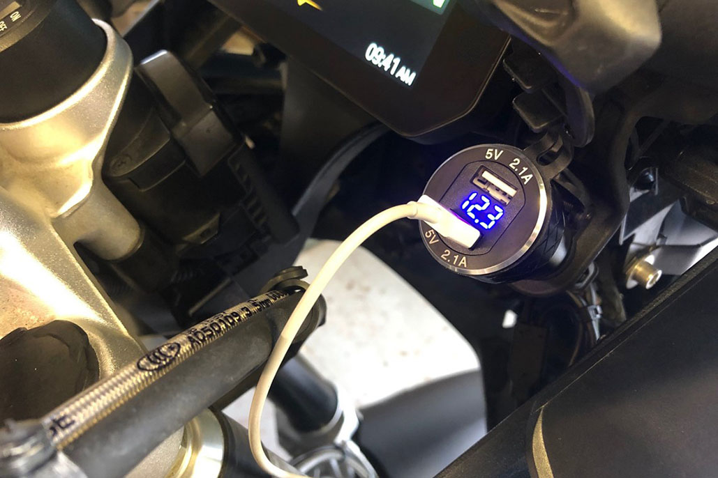 Twin USB Adaptor With Voltmeter