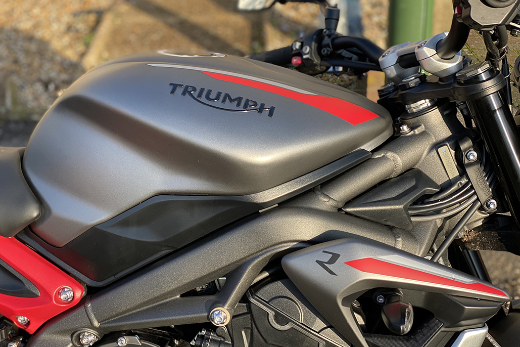 税込) EVOTECH その他 Triumph Performance:エボテックパフォーマンス 人気 ウェビック1号店Evotech Street  Triple Rs Tail Tidy エボテック バイク