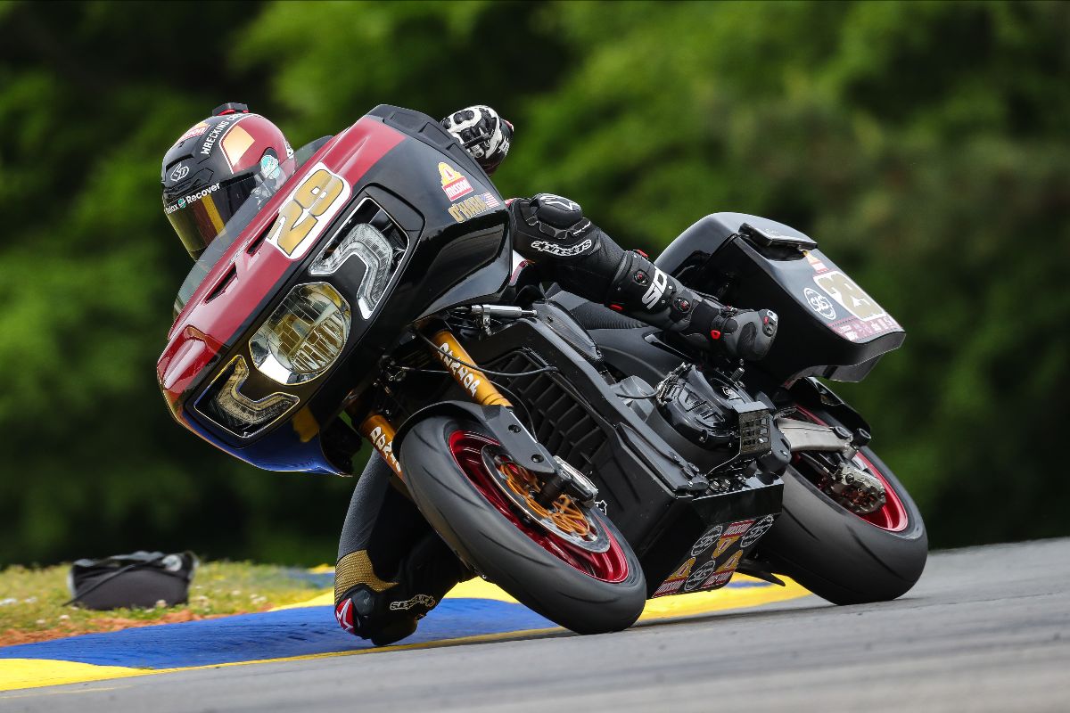 Gagne Leads Opening Day In Honos Superbike At Road Atlanta