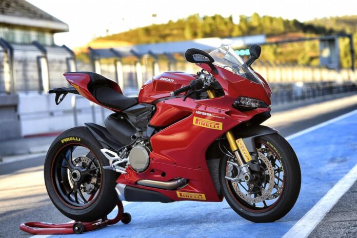 Pirelli DIABLO™ Supercorsa SP is the original equipment for the Ducati 1299 Panigale