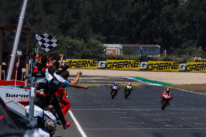 Redding fends off Razgatlioglu and Rea in epic three-way Race 1 battle