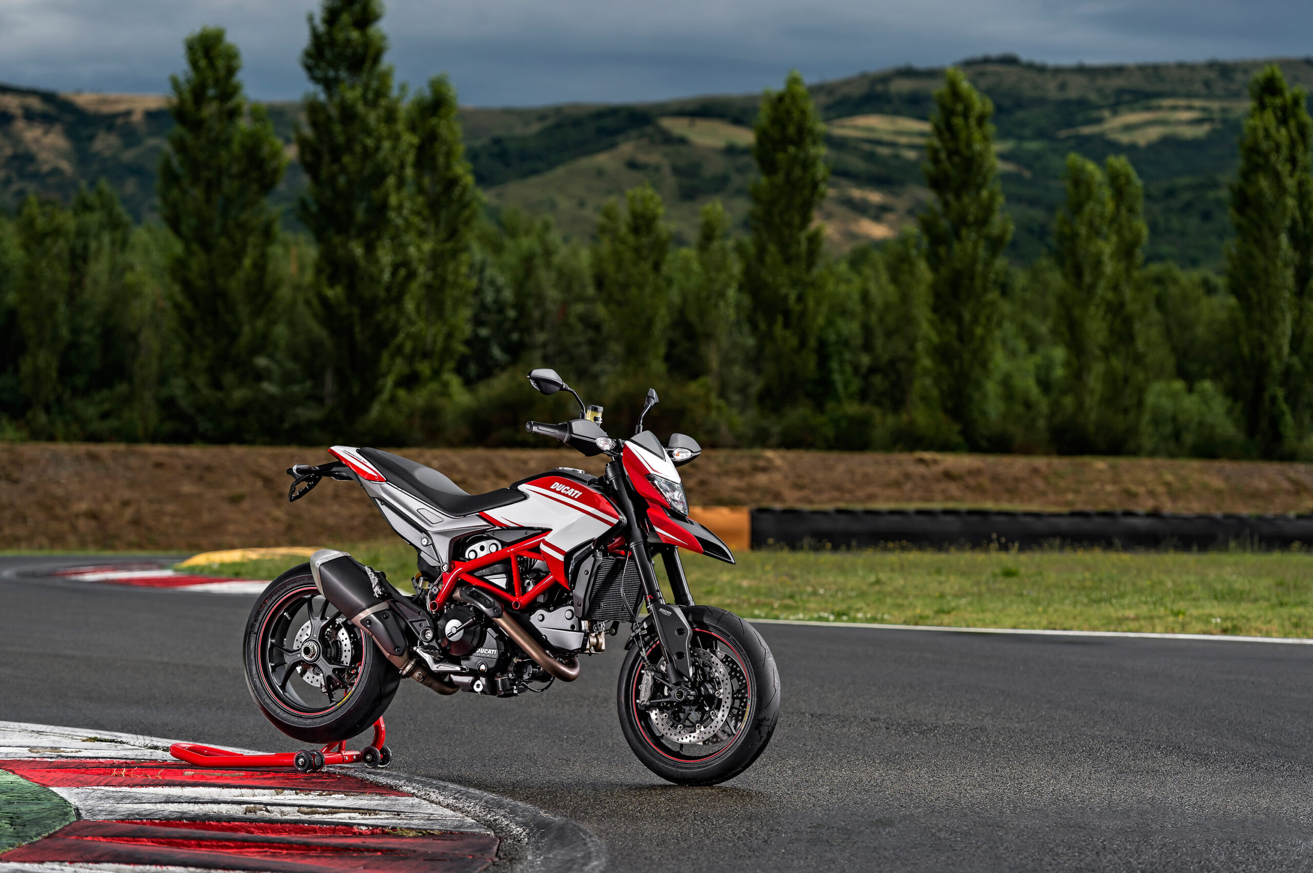 Special preview of new Hypermotard SP colour scheme at WDW2014