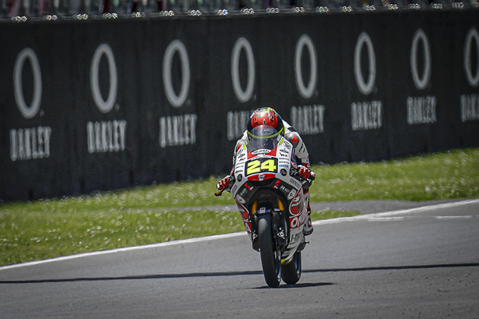 Suzuki half a second clear for pole