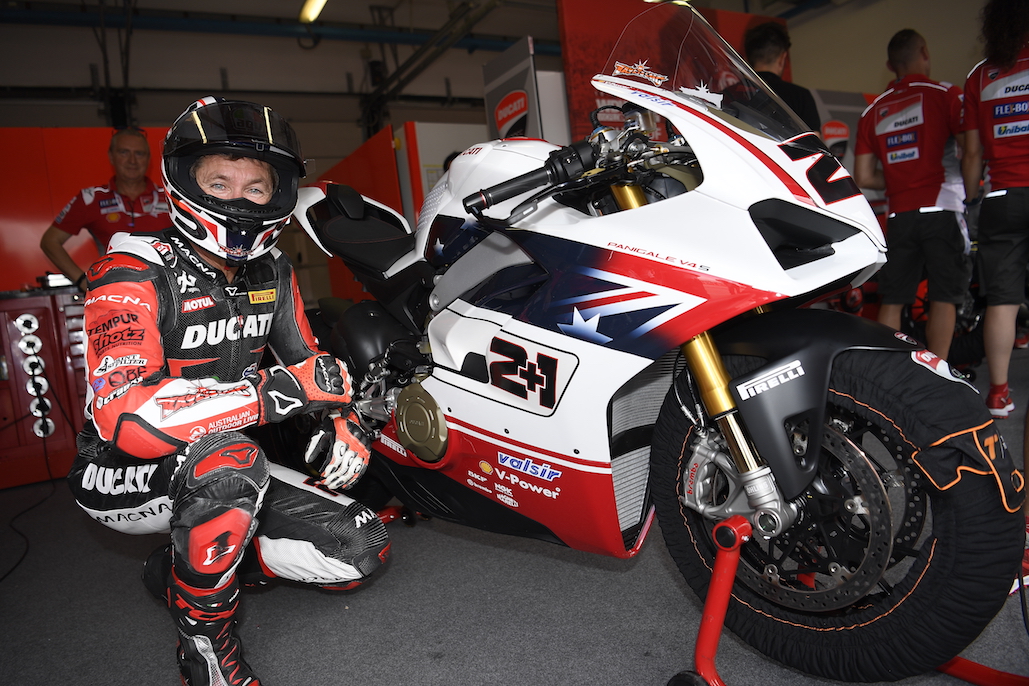 All thirteen Panigale V4 S bikes from the “Race of Champions” have been auctioned on eBay