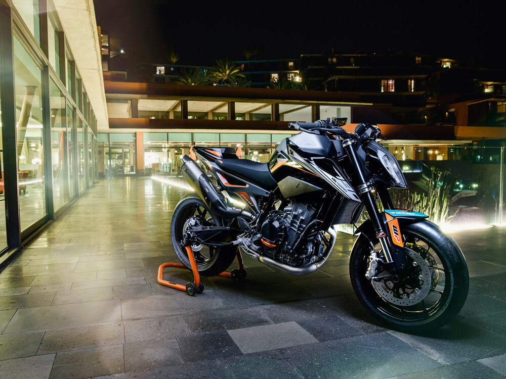 KTM 790 DUKE: The Scalpel is in dealers now