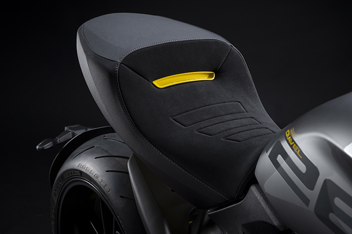 “lights On Me”: New “black And Steel” Version For The Diavel 1260 S