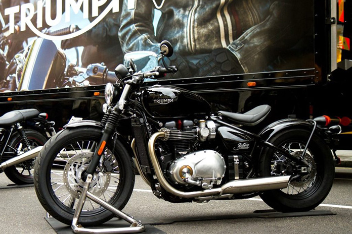 Triumph ’s Bonneville Bobber makes UK public debut