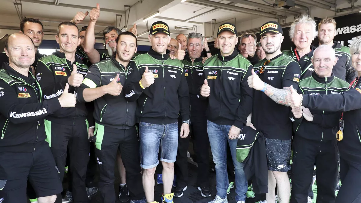 SRC Kawasaki retain pole