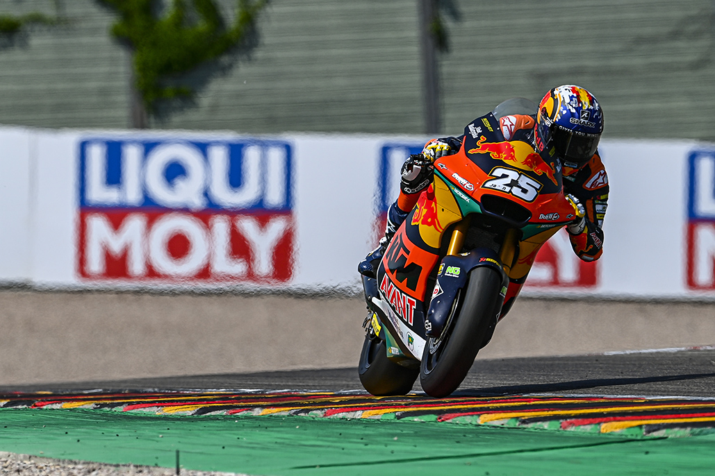 Fernandez fights back for third pole of the season at the Sachsenring