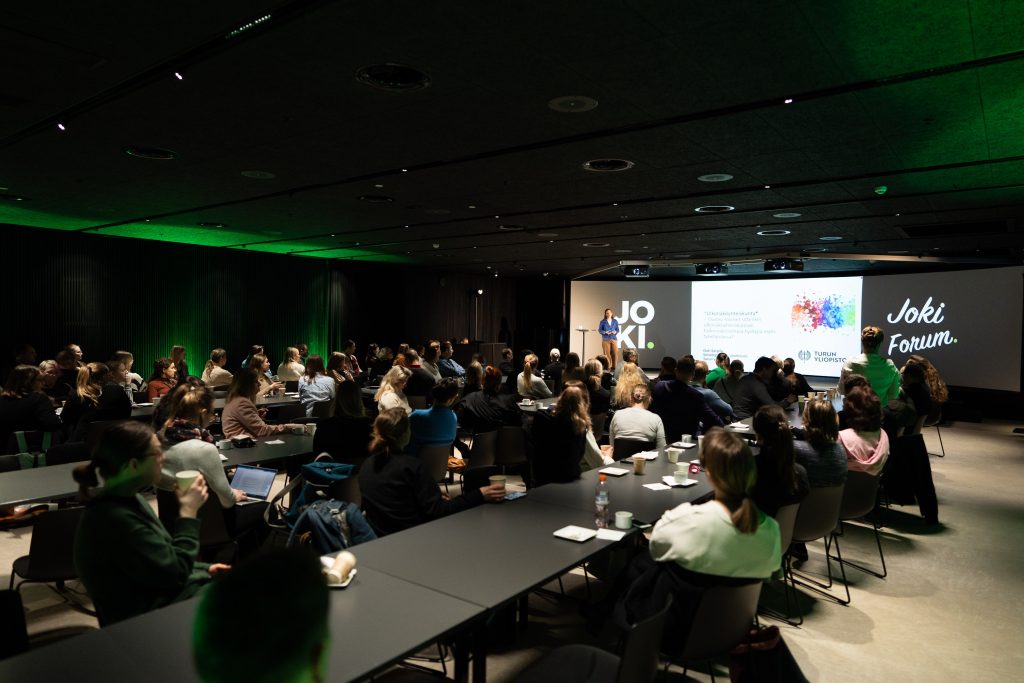 Ulkonäköyhteiskunta – Miksi miehet hyötyvät ulkonäöstä naisia enemmän työelämässä?