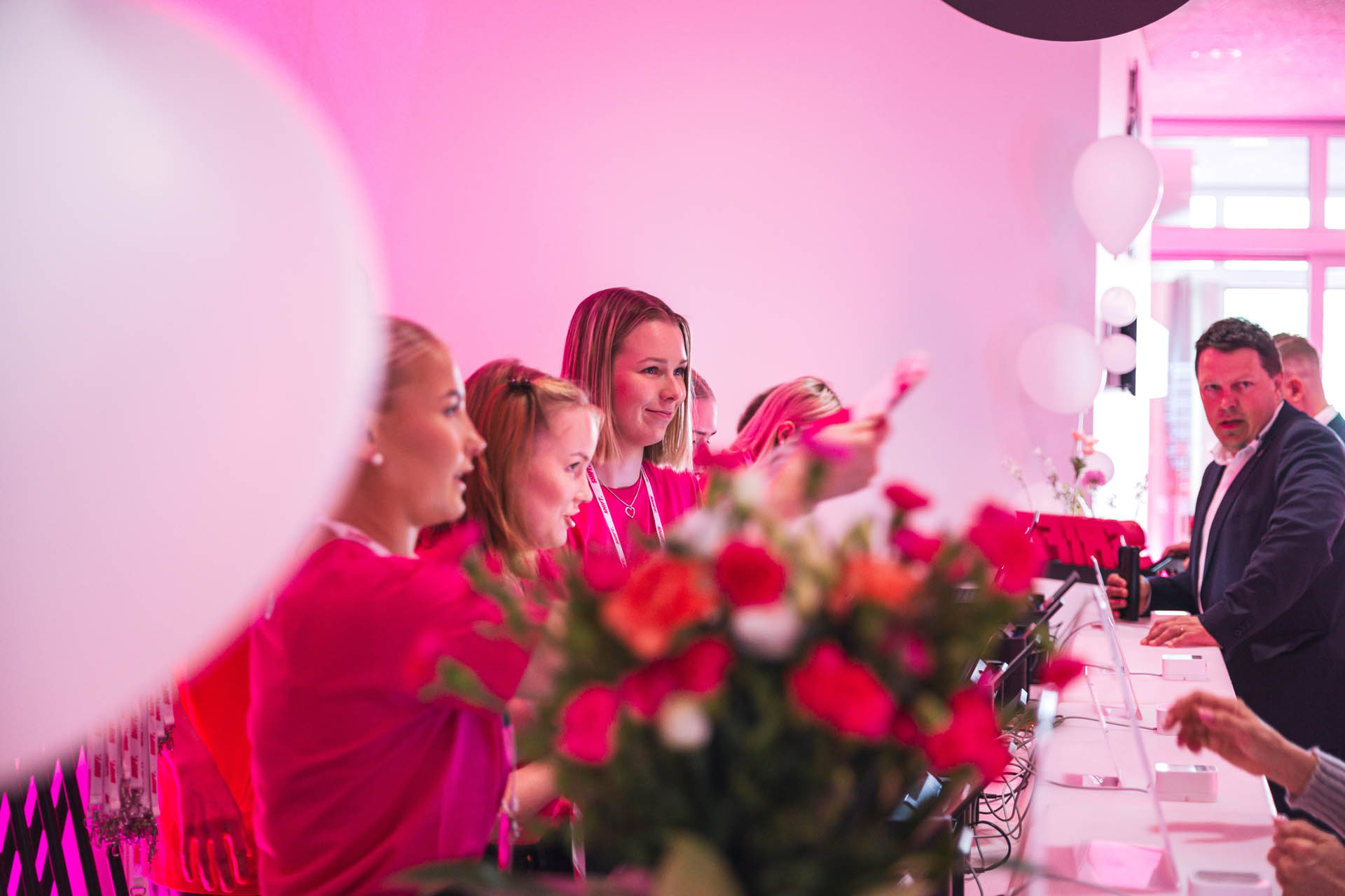 SHIFT Business Festivalin rekisteröitymispiste Tapahtumatalo Joen aulassa.  