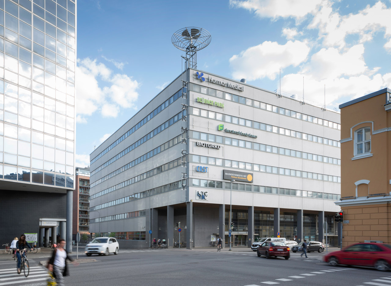 PharmaCity Turun Tiedepuistossa Itäisen Pitkäkadun puolelta.