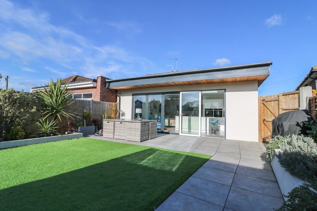 B XY9hEeq0 0EYi 9cS0 g.jpg