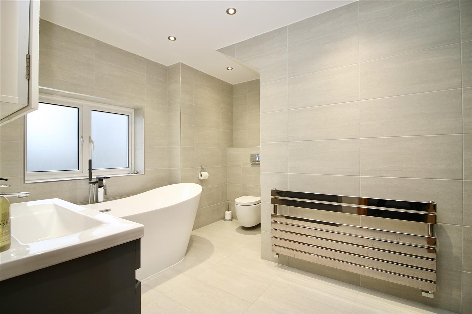 xsbrMinAOkqHeAdRUc R5w.jpg