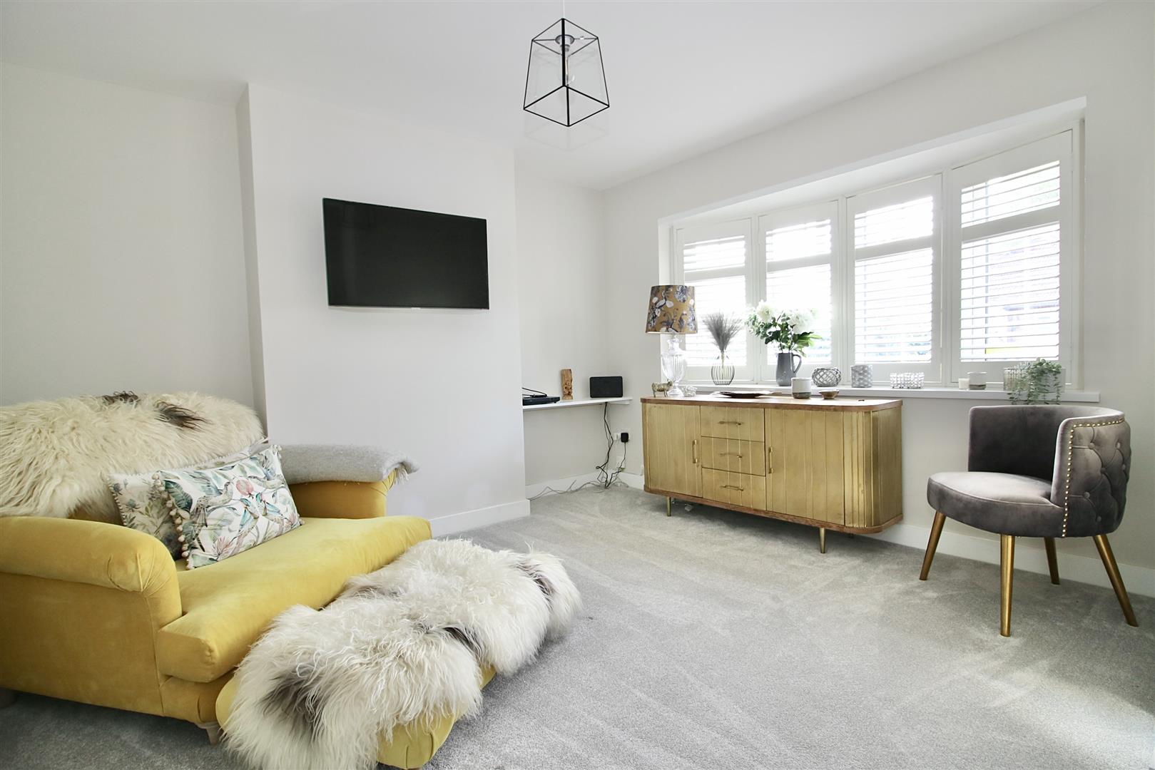 W 0B3fYrK0me4F b0gmiUQ.jpg