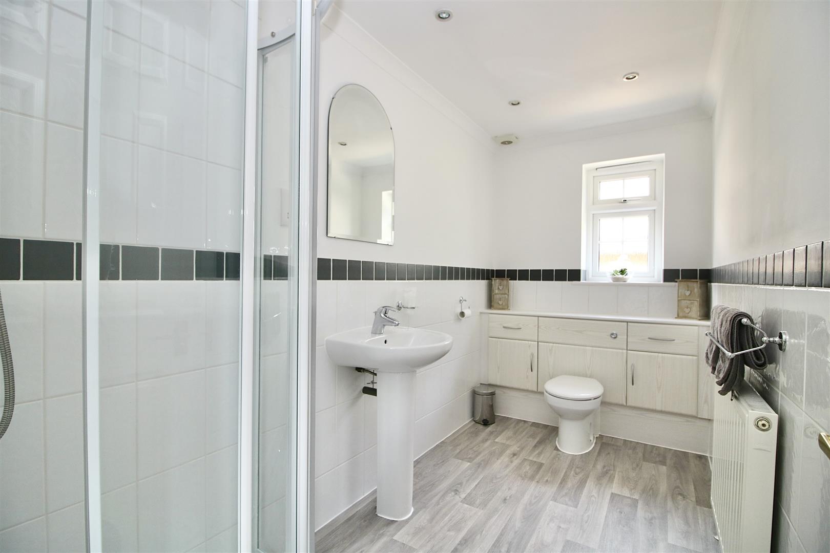 ql02BI1 f0CKmcPMdWU42A.jpg