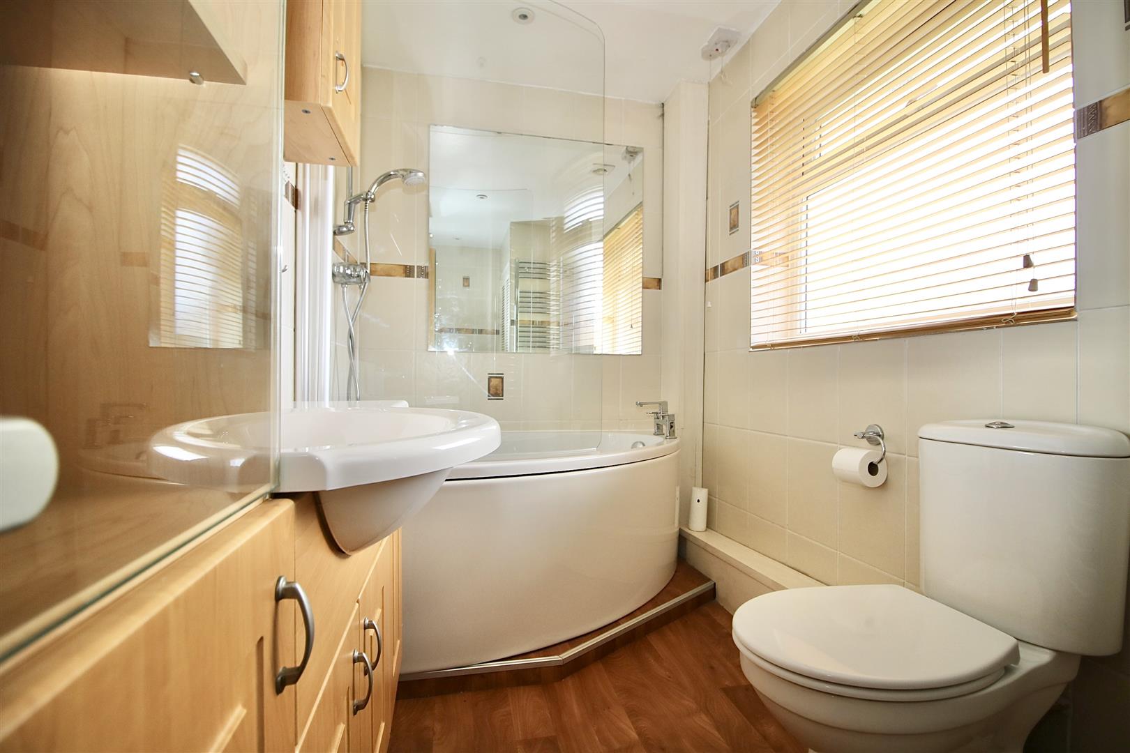 FXtIrjpuaU PBaP8AT95Yg.jpg