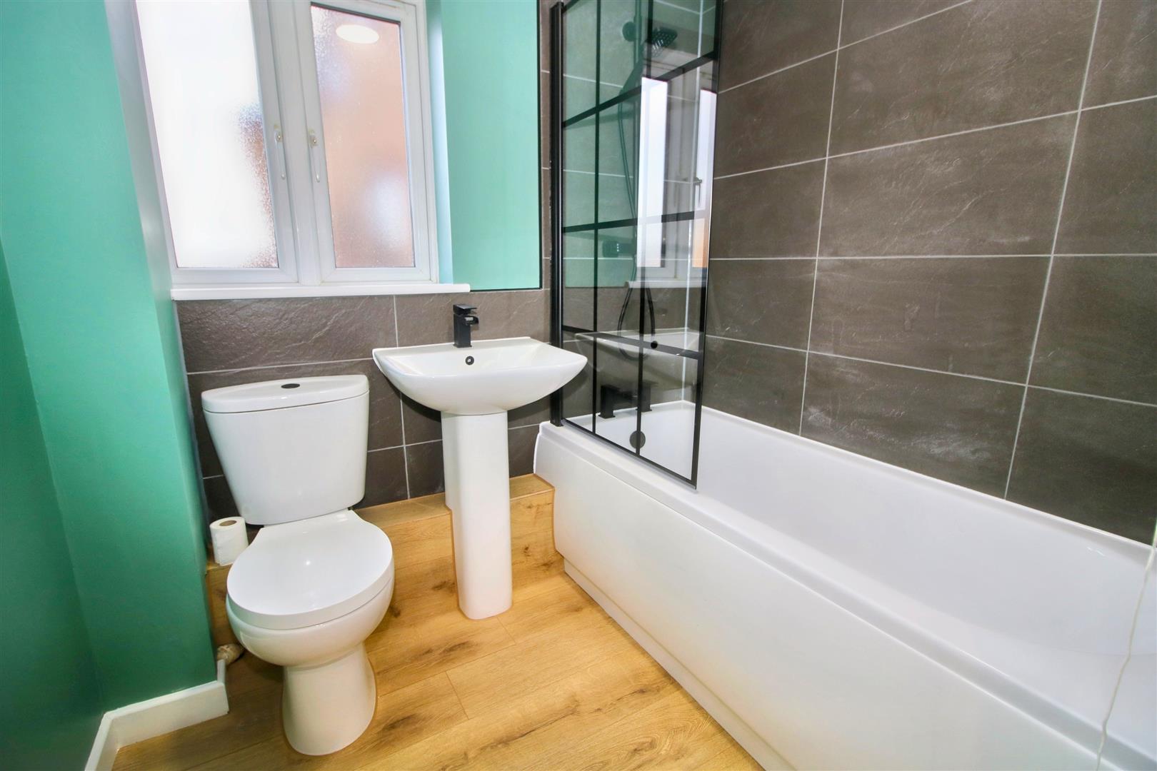 n2L YLomPkSyTn5mP ggCg.jpg