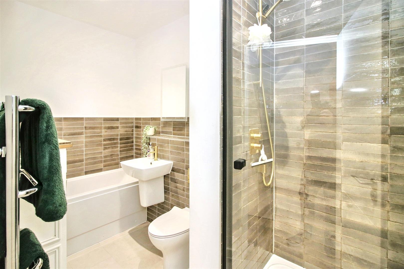 Qt1rxUdark2so1S9 dkfTA.jpg