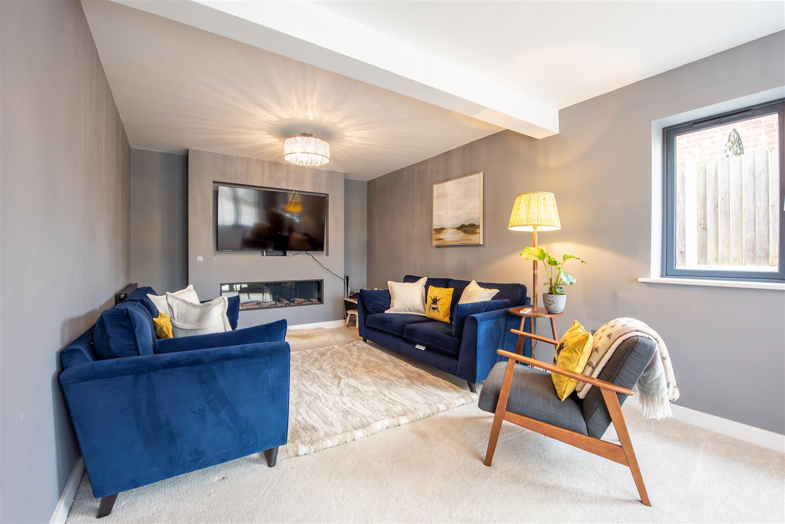 XedGlEyE EmIhP EZ6SnLA.jpg