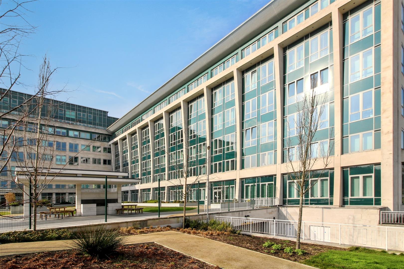 F3iJHbEroE2KP K10Io Mw.jpg