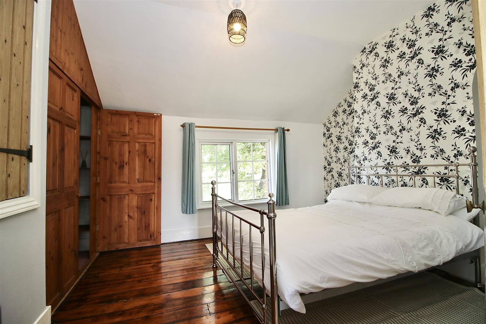 V Ryl9iWE6FBQJSczQflA.jpg