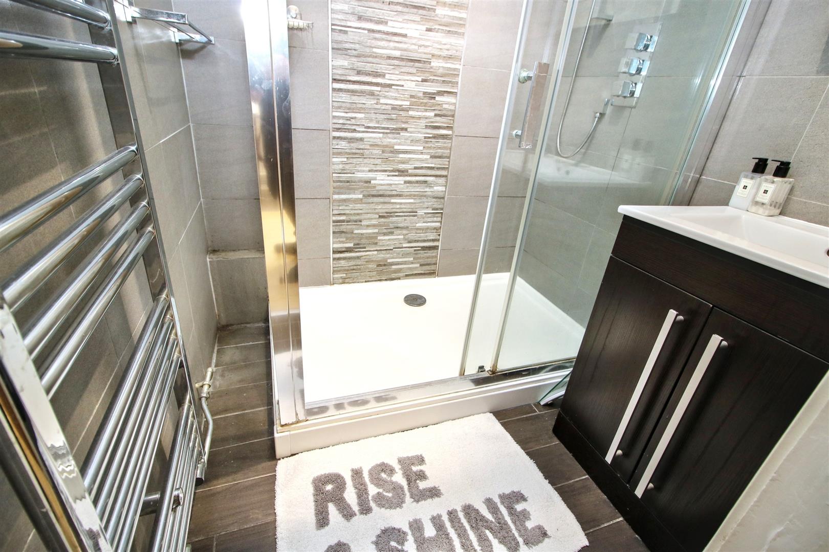 PKht 2AupUq5B4v9NpntiA.jpg