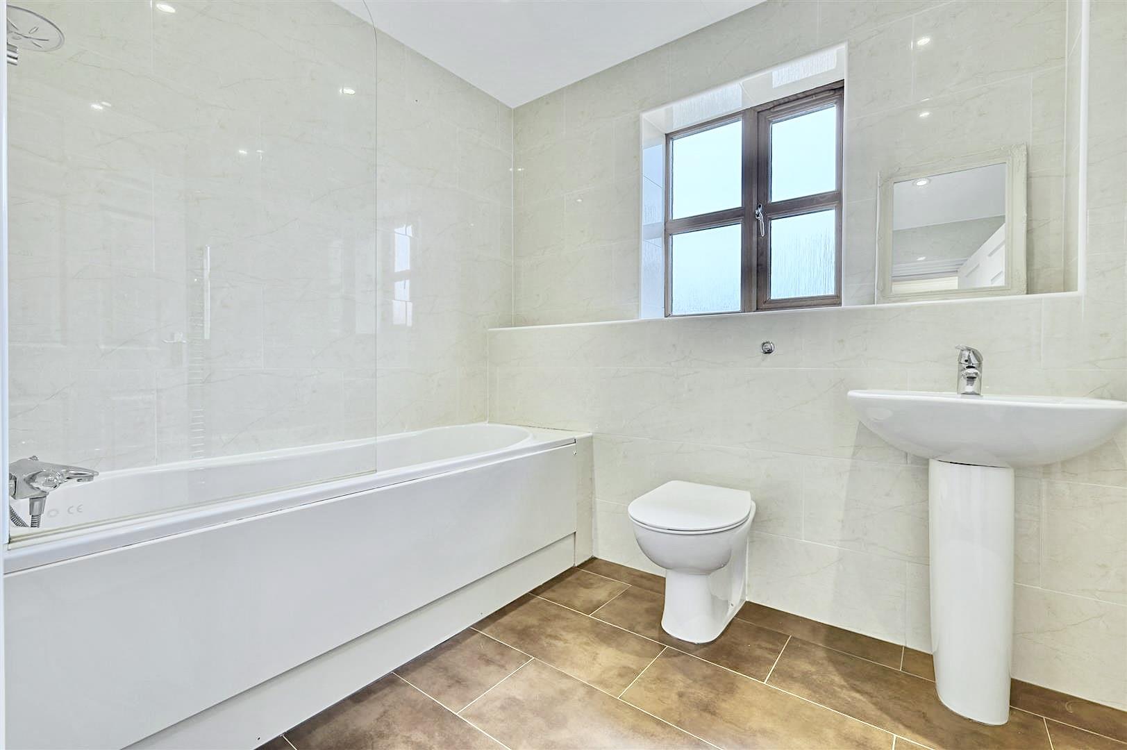 w7v6bpRm0iPZ3 DnCgmEQ.jpg