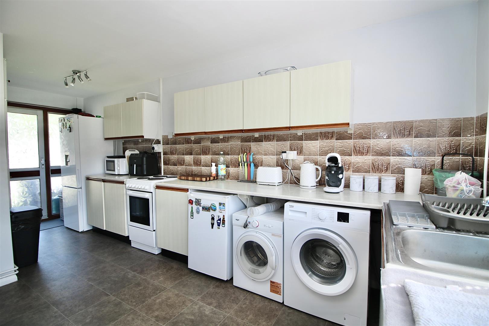 7UkmsyZg3ECiIBo3s2MsSA.jpg 7UkmsyZg3ECiIBo3s2MsSA.jpg