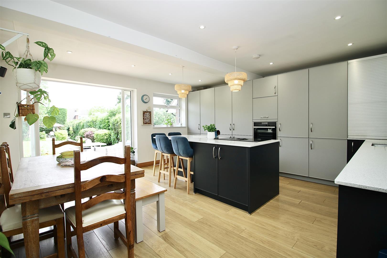 2L0rYD T 0 hBkmWuK4TMg.jpg