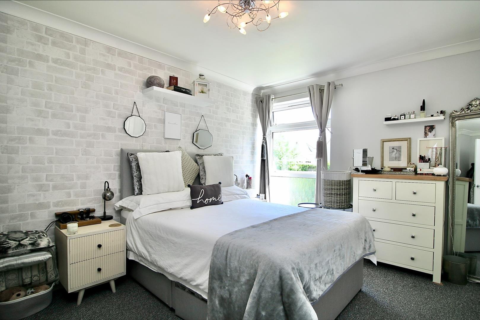 DJzQ 8eA9EufuuwFJ5 UGA.jpg