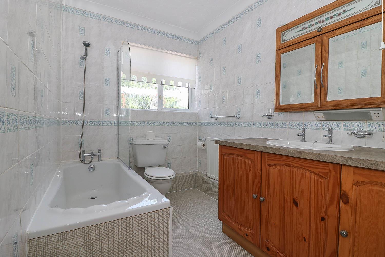 GMZ1Q1 wCEqVeoMWFbLB A.jpg