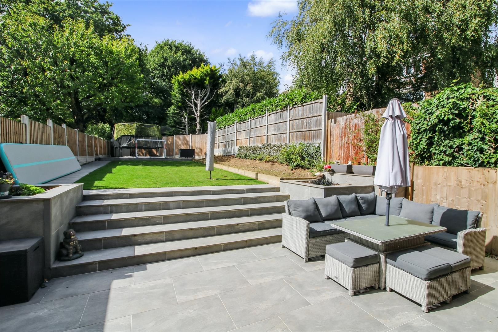 E7j-35TOGUWhicIzyaxTvw.jpg E7j 35TOGUWhicIzyaxTvw.jpg